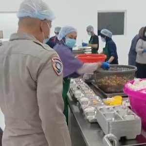 BHABINKAMTIBMAS KELURAHAN BANTAR GEBANG LAKUKAN PENGECEKAN MENU MAKANAN DI DAPUR MBG