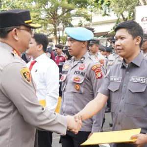 Polres Metro Jakarta Utara Beri Penghargaan kepada Personel Berprestasi