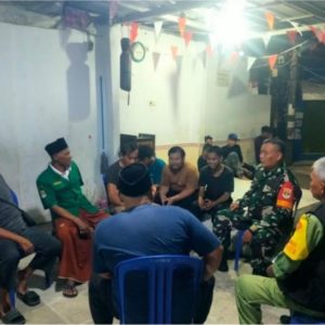 Keamanan dan Kenyamanan Lingkungan Adalah Tanggung Jawab Kita Semua: Babinsa Koramil 03/Teluk Pucung Terus Lakukan Patroli dan Monitoring Siskamling Bersama Tiga Pilar dan Komduk