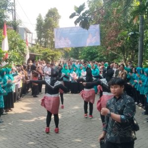 Sinergi Membangun Kreativitas Warga: Babinsa Sepanjang Jaya Hadiri Lomba Kreasi PKK Tingkat Kota Bekasi di RW 09 Rawalumbu