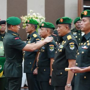 Tongkat Kepemimpinan Danrem 052/Wijayakrama Di Serahterimakan