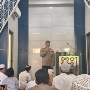 Kapolsek Bekasi Barat Sampaikan Himbauan Kamtibmas dalam Program Jumat Keliling