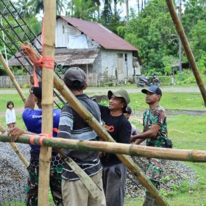 Anggota Satgas TMMD Ke-126 Kodim 1505/Tidore dan Warga Kompak, Siapkan Pengecoran Tiang Masjid
