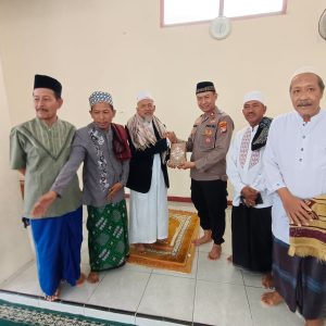 Silaturahmi, Himbauan Kamtibmas, dan Sholat Jumat Keliling Kapolsek Bekasi Utara