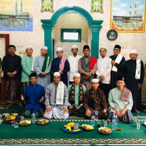 Tingkatkan Ukhuwah Islamiyah, Babinsa Koramil 05/Bantargebang Bersama Warga Cikiwul Laksanakan Subuh Keliling Penuh Keberkahan