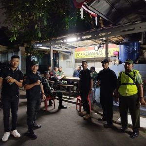 Tingkatkan Sinergitas Keamanan Lingkungan, Pjs Danramil Matraman Bersama Komduk Gelar Patroli/Siskamling.
