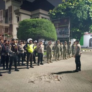 POLSEK RAWALUMBU GELAR APEL PATROLI SKALA BESAR ANTISIPASI BALAP LIAR DAN GANGGUAN KAMTIBMAS