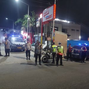 Amankan Wilayah, Kapolsek Bekasi Barat Pimpin Patroli Skala Besar