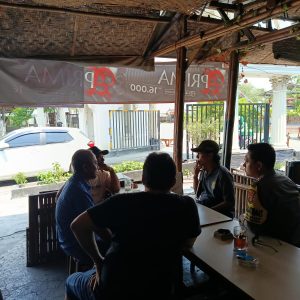 Lewat Ngopi Sat Kamling, Polsek Medansatria Perkuat Kamtibmas Bersama Warga Pejuang