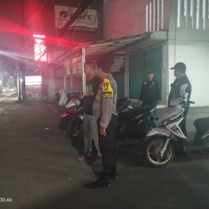 Jamin Keamanan Dini Hari, Bhabinkamtibmas dan Pokdarkamtibmas SS 29 Kuatkan Harkamtibmas di Jatimurni
