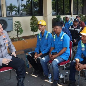 Kapolres Priok, Dengar Curhatan Buruh TKBM lewat Ngopi Kamtibmas