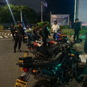“Jaga Jakarta”, Brimob Polda Metro Jaya Gelar Patroli Dialogis Rayonisasi Ciptakan Rasa Aman di Tengah Masyarakat