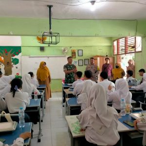 Polsek Medansatria Kawal Program MBG, Pastikan Distribusi Makanan Bergizi di SMPN 19 Berjalan Lancar