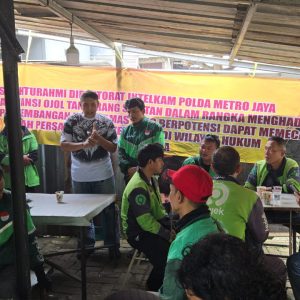Kanit 1 Subdit Keamanan Negara Polda Metro Jaya AKP Gandung Sambangi Komunitas Ojek Online Tangerang Selatan