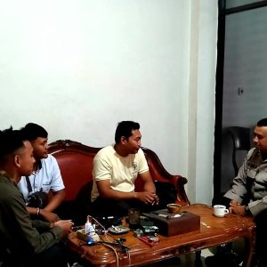 Bhabinkamtibmas Kayuringin Jaya Patroli Sambang Warga, Ajak Tingkatkan Kewaspadaan dan Peduli Lingkungan