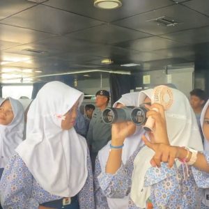 KN. Tanjung Datu-301 Kenalkan Dunia Kemaritiman kepada Pelajar