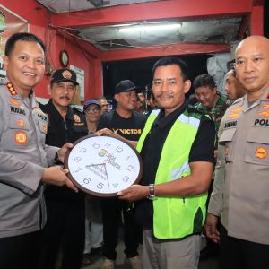 Kapolres Metro Bekasi Kota “Ngopi Kamtibmas,” Ajak Warga Jati Rahayu Hidupkan Satkamling