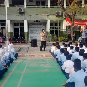 BINLUH TENTANG BULLYING DAN KENAKALAN REMAJA OLEH POLSEK BEKASI UTARA DI SMP NEGERI 21 KOTA BEKASI
