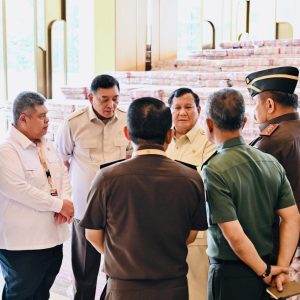 Panglima TNI Dampingi Presiden RI Saksikan Penyerahan Uang Sitaan Hasil Korupsi Rp 13,25 Triliun di Kejaksaan Agung
