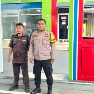 Cegah Gangguan Kamtibmas, Bhabinkamtibmas Jatiasih Sambang dan Monitor Keamanan SPBU