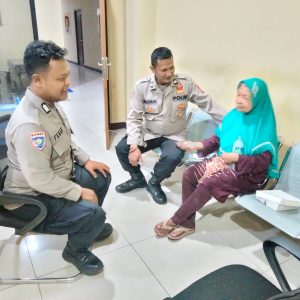 Respon Cepat Pamapta dan Bhabinkamtibmas Layani Lansia Pikun, Cari Alamat dan Antar Ke Rumah