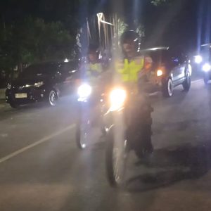 Wujudkan Lingkungan Aman dan Kondusif, Babinsa Koramil 04/Jatiasih Bersama Tiga Pilar dan Komduk Gelar Patroli Malam serta Monitoring Siskamling