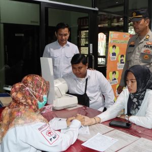POLRES MUARA ENIM GELAR DONOR DARAH DALAM RANGKAIAN HUT HUMAS POLRI KE-74