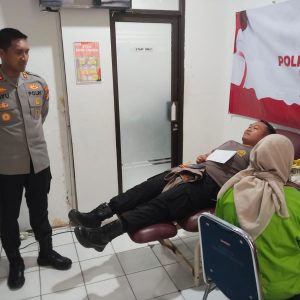 HUT ke-74 Humas Polri, Polres Metro Bekasi Kota Gelar Donor Darah Bersama PMI