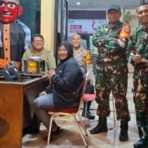 Patroli/Siskamling Keliling, Kodim 0505/JT dan Komduk Ciptakan Wilayah Cipayung Aman dan Kondusif.
