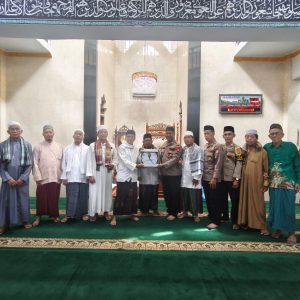 Kapolsek Bekasi Barat Ajak Jamaah Perhatikan Pergaulan Anak Saat Sholat Jum’at Keliling
