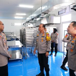 Kapolda Metro Jaya Tinjau SPPG Polri Palmerah, Pastikan Siap Beroperasi 99,9 Persen