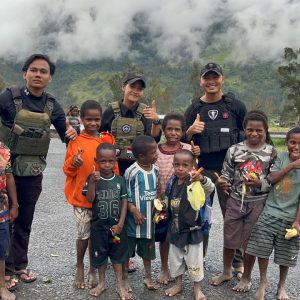 Satgas Ops Damai Cartenz Gelar Pemeriksaan Kesehatan dan Interaksi Humanis Bersama Masyarakat Sinak