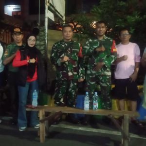 Kolaborasi Kodim 0505/JT dan Komduk Gelar Patroli Siskamling di Wilayah Matraman.