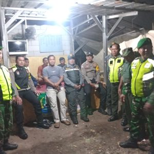 Patroli Bersama Tiga Pilar, Sinergi Tingkatkan Keamanan Lingkungan yang dilaksanakan bhabhikamtibmas kelurahan Bantar gebang.