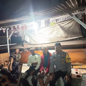 Giatkan Ronda, Bhabinkamtibmas Jakasampurna Lakukan Patroli Siskamling