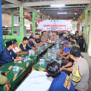 Ngopi Kamtibmas Bersama Warga RW. 13 Bekasi Utara Bersama Kapolres Metro Bekasi Kota