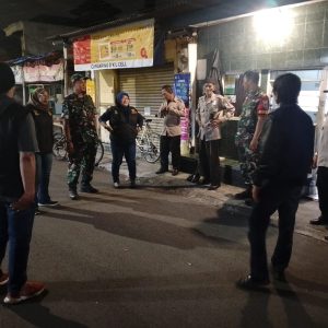 Wujud Sinergi Jaga Keamanan Wilayah Pulogadung, Kodim 0505/JT dan Komduk Gelar Patroli/Siskamling.