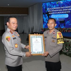 Kapolda Metro Jaya Apresiasi Dua Bhabinkamtibmas Bantu Pendidikan Anak Yatim & Pemulung