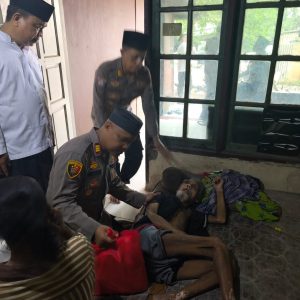 Berbagi dan Empati, Kapolsek Bekasi Barat Kunjungi Warga Sakit Lumpuh