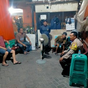 POLSEK MEDAN SATRIA LAKUKAN KUNJUNGAN SISKAMLING PERUMAHAN HARAPAN INDAH
