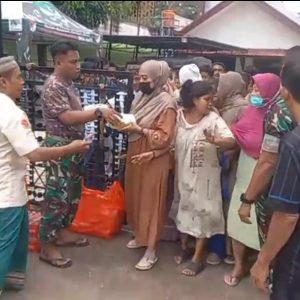 Koramil 03/Teluk Pucung Gelar Jumat Berkah, TNI Tebar Kepedulian untuk Warga Bekasi Utara