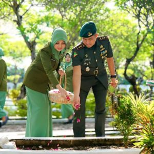 Peringati HUT Ke-77 Tahun Batalyon Infanteri 202/Tajimalela seluruh prajurit Laksanakan Ziarah Dan Tabur Bunga Di TMP Bulakapal.