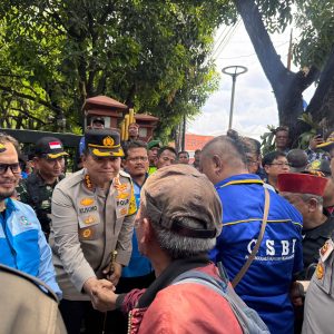 Kapolres Kawal Unjuk Rasa Buruh Di Pemkot Bekasi