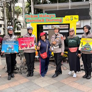 Pentas Seni Orkes Melayu Gerobak Dorong Meriahkan CFD di Bundaran HI, Polwan Sampaikan Imbauan Humanis