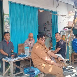Cegah Curanmor, Bhabinkamtibmas Bantargebang Sambangi Warga dan Ingatkan Kunci Ganda
