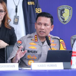 Polda Metro Jaya Bongkar Penyelundupan 439 Ballpress Pakaian Bekas Impor