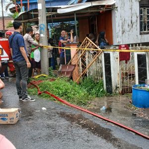 Polsek Lawang Kidul Amankan TKP Kebakaran dan Koordinasikan Upaya Pemadaman