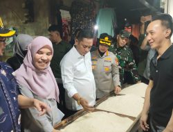 Dandim 0509/Kabupaten Bekasi Dampingi Plt Bupati Sidak Harga Sembako di Pasar Tambun Jelang Lebaran
