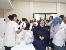 Komitmen TJSL Ramadan, PLN UID Jakarta Raya Bagikan 1.200 Paket Sembako Murah di GOR Pengadegan