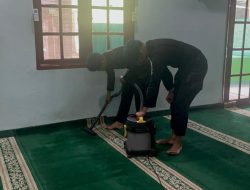 Gegana Brimob PMJ Bersihkan Masjid Al-Magfiroh di Slipi, Wujud Kepedulian Jaga Lingkungan